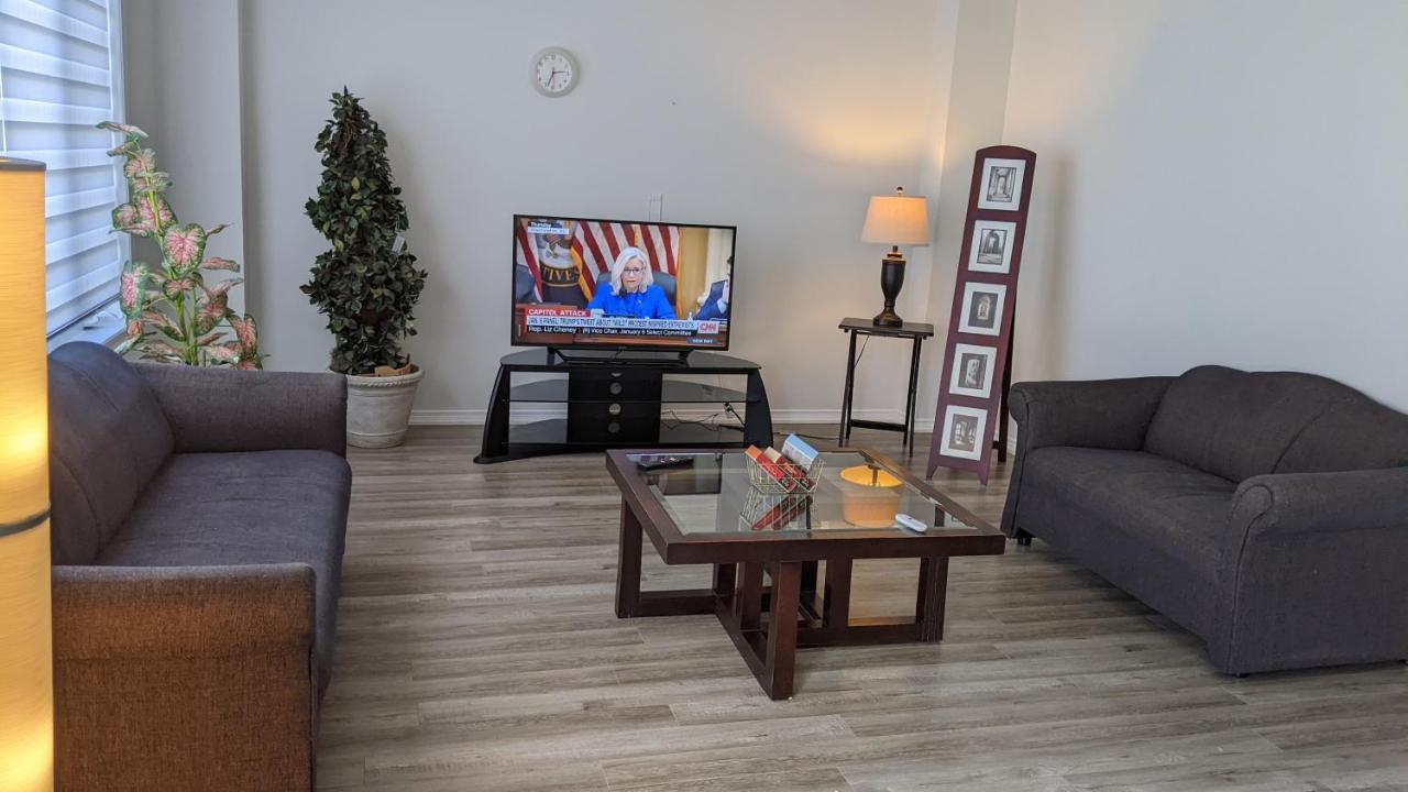 The Warm Welcome Suite Thorold Bagian luar foto