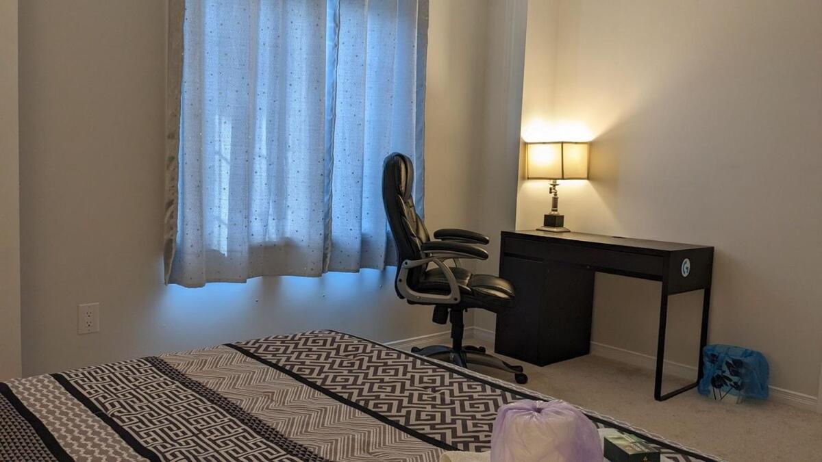 The Warm Welcome Suite Thorold Bagian luar foto