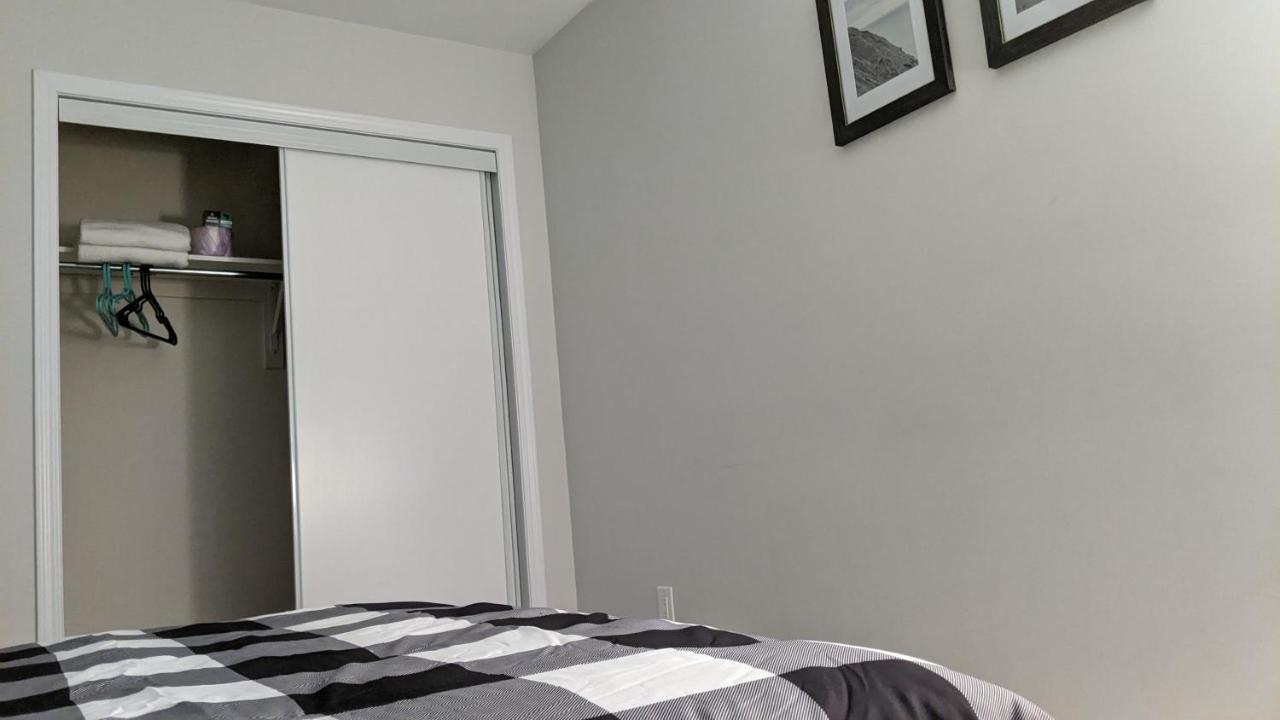 The Warm Welcome Suite Thorold Bagian luar foto