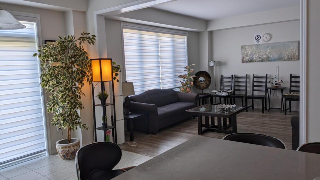 The Warm Welcome Suite Thorold Bagian luar foto