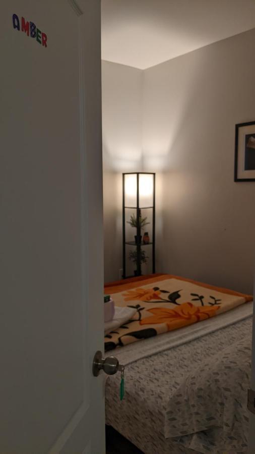 The Warm Welcome Suite Thorold Bagian luar foto
