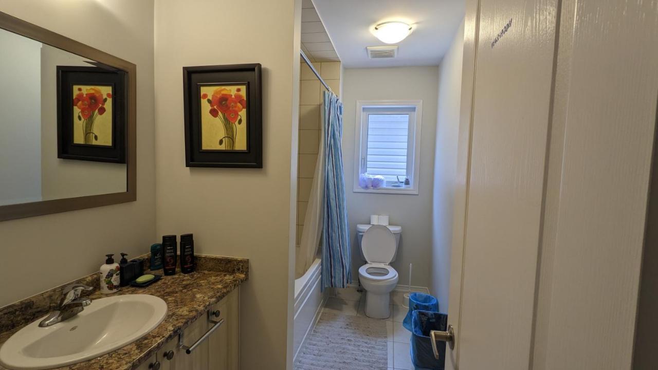The Warm Welcome Suite Thorold Bagian luar foto